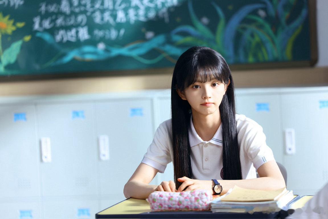 田曦薇怎么洗把脸就来演林知夏了天才女友 田曦薇用脸证明了美貌就是最伟大的时尚单品
