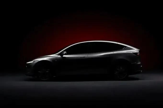特斯拉再推续航标杆！全新6座版Model Y L正式亮相工信部，搭载82kWh大
