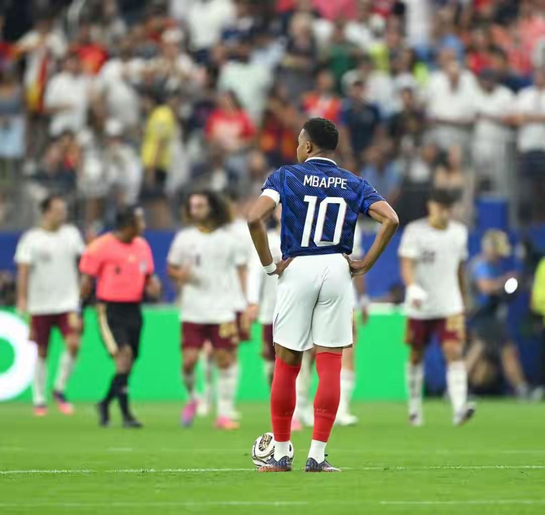 西班牙2-0淘汰法国进决赛，相生相克三连杀！

今天这场世界杯半决赛看得没有任何