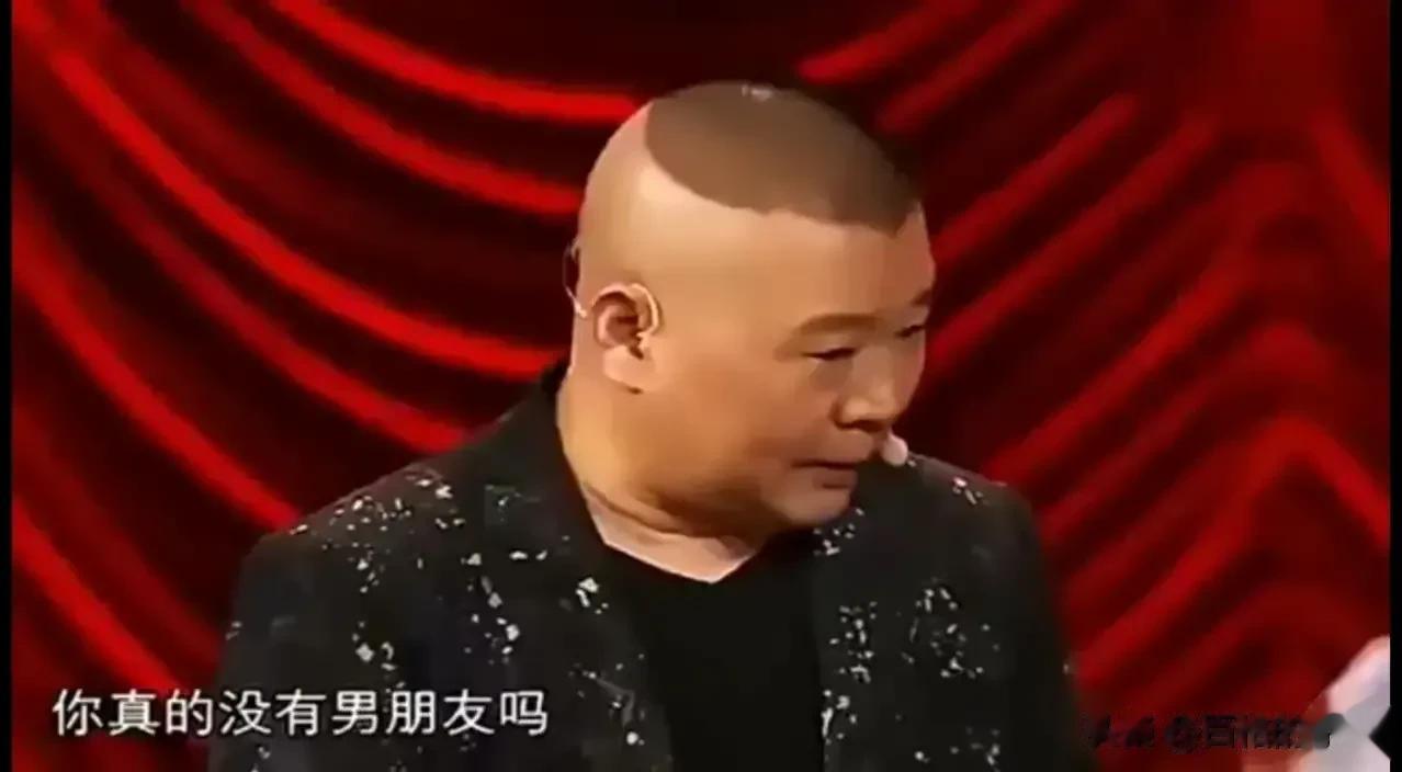 一次节目，张小斐问郭德纲，“如果郭麒麟喜欢我，你会不会干涉？”郭德纲听完愣了一下