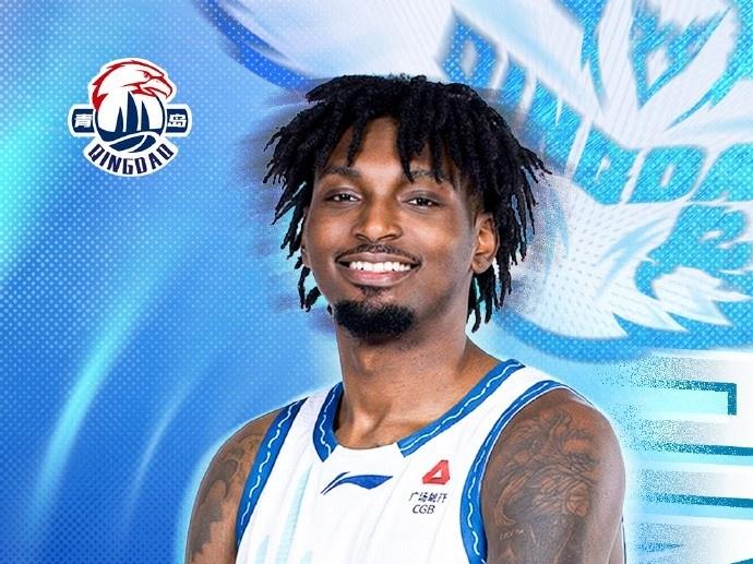 CBA最新消息：据青岛男篮官方报道，球队正式与泰肖恩·克劳福德完成签约。接下来泰