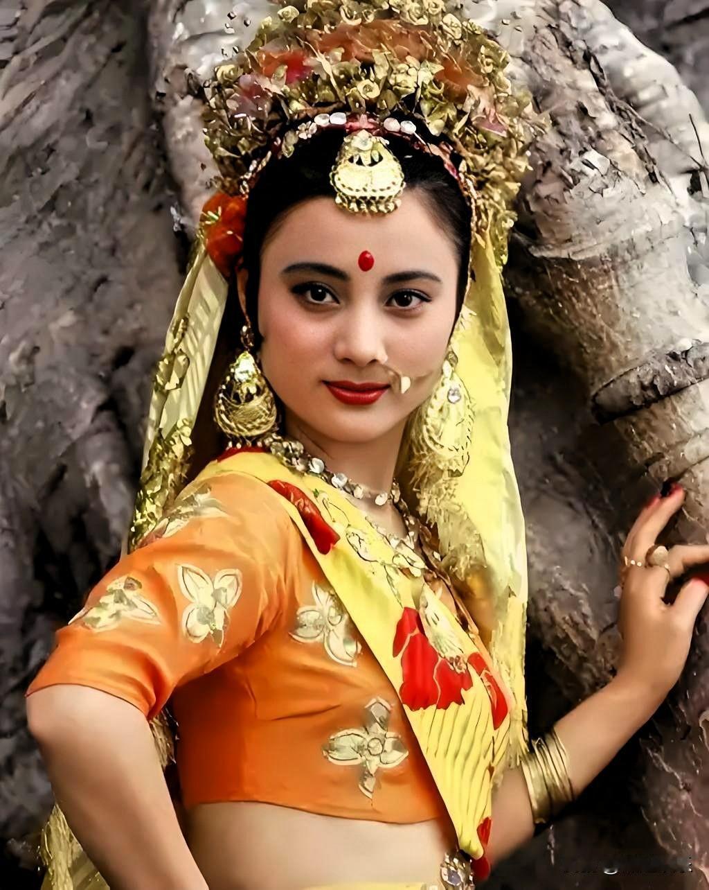 86版《西游记》堪称“神仙选角”教科书，剧中女妖们以天然古典美惊艳时光。若论“颜