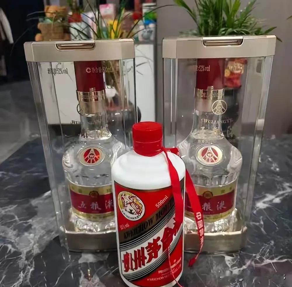 五粮液还是没忍住！
三季度营收暴跌五成
净利润下滑六成62%
这是预料之中的
喝