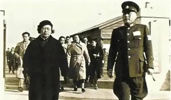 汉奸叶蓬竟然因“抗日”而被蒋介石撤职？

叶蓬原为中央军旁系夏斗寅部的一个旅长，