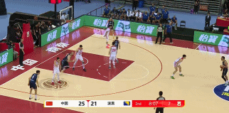 胡明轩上篮成功率低太尴尬，自信心缺失让速度发挥不出来，篮下小技术还是差

胡明轩