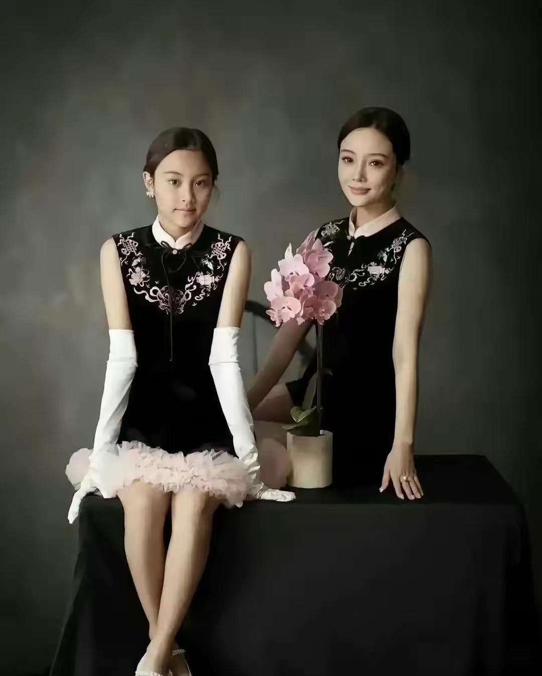 这孩子还是更像她爸爸吧。她妈妈简直一手好牌打得稀烂。