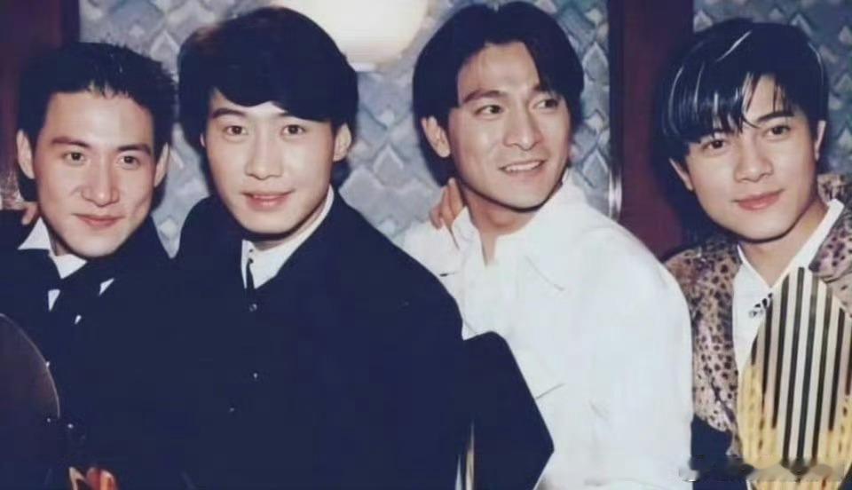 四大天王只剩黎明还不能领老年卡当年，黎明明是最帅的，也是花期最短的 