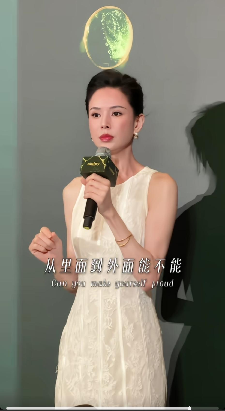 钱真养人啊！男看吕良伟，女看李若彤。这60岁看着比20多岁都嫩！赵雅芝不老女神的