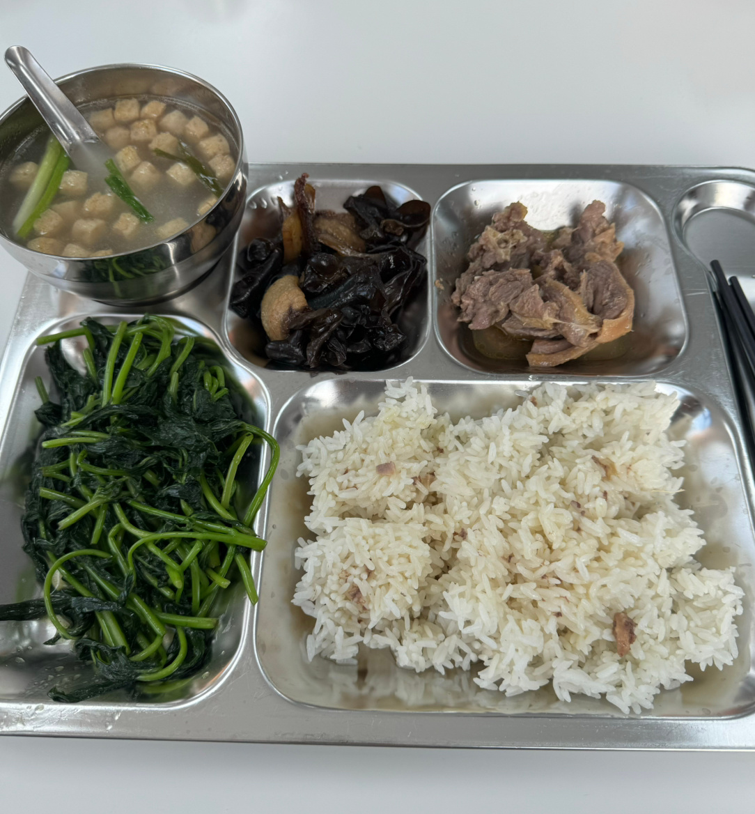 今晚吃啥？就只有番薯叶好吃[苦涩] ​​​