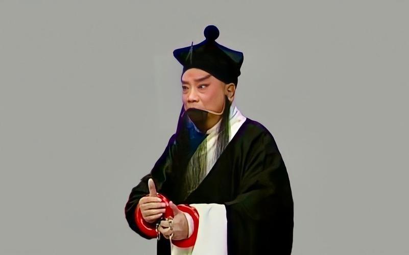 1981年，京剧艺术家马长礼先生骑着铃木小摩托在街上兜风。这款小摩托据说在当年卖