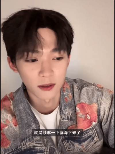 梓渝还没大爆时的直播截图，来审判梓渝晒体重 ​​​