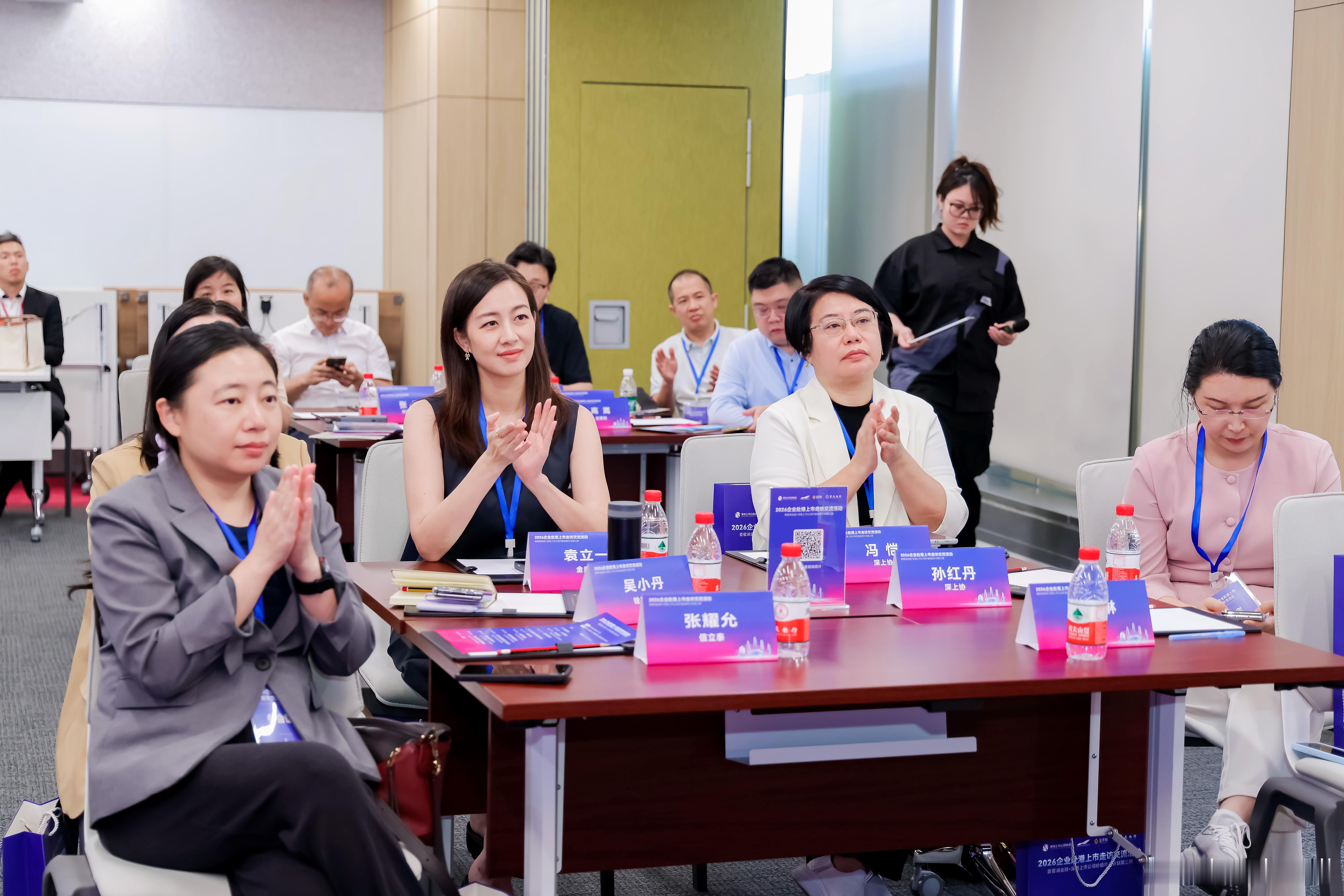 昨天是忙碌的一天，和20多家企业一起走进港交所、集友银行香港总行，期待各企业早日