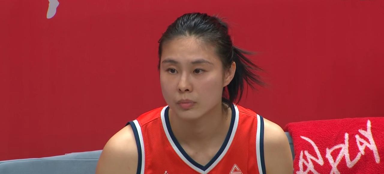 太精彩了！  4月5日晚，2025-2026赛季WCBA半决赛首轮，四川女篮主场