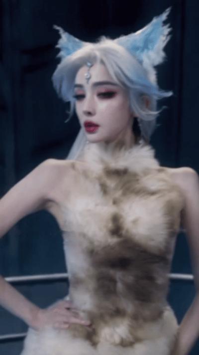 娜扎幻音九尾终于见到幻音九尾的现实模样！娜扎白发狐耳的造型氛围感，bling‑b