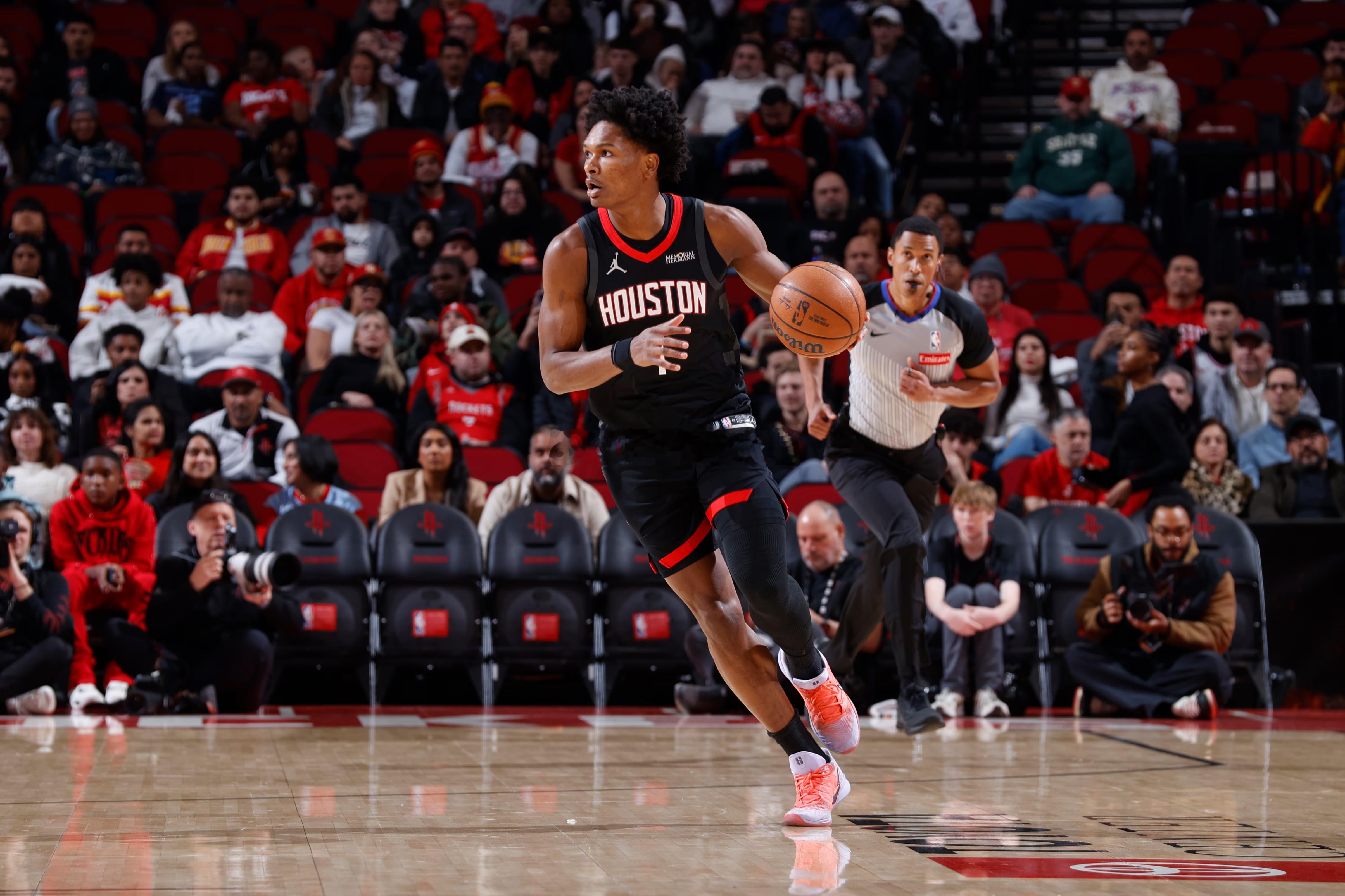 阿门-汤普森面对灰熊送出14次助攻，刷新职业生涯新高。之前一直觉得阿门的传球能力