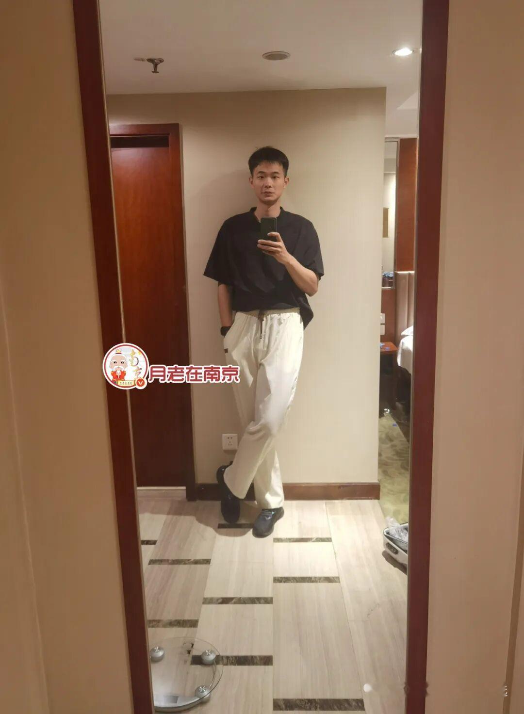 96年男生，身高188，体重88，硕士毕业，公务员，年薪20万，南京有房，喜欢看