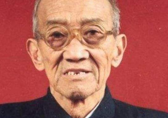 他是被俘虏的最高将领，回国后被开除党籍军籍，生活艰苦，1996年，这位将军在84