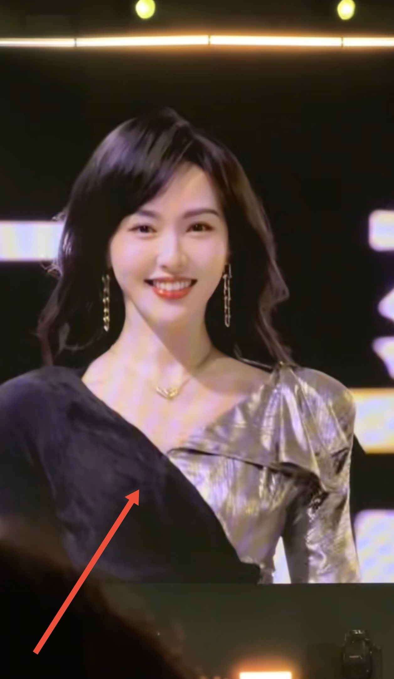 唐嫣分明是那样一个温暖美好、真诚善良的人，可偏偏总有人毫无根据地说她“装”。在娱