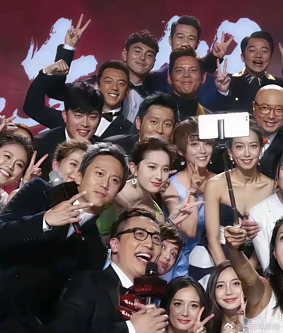 百花丛中最鲜艳。刘亦菲的出现，其他女明星都成了绿叶。 