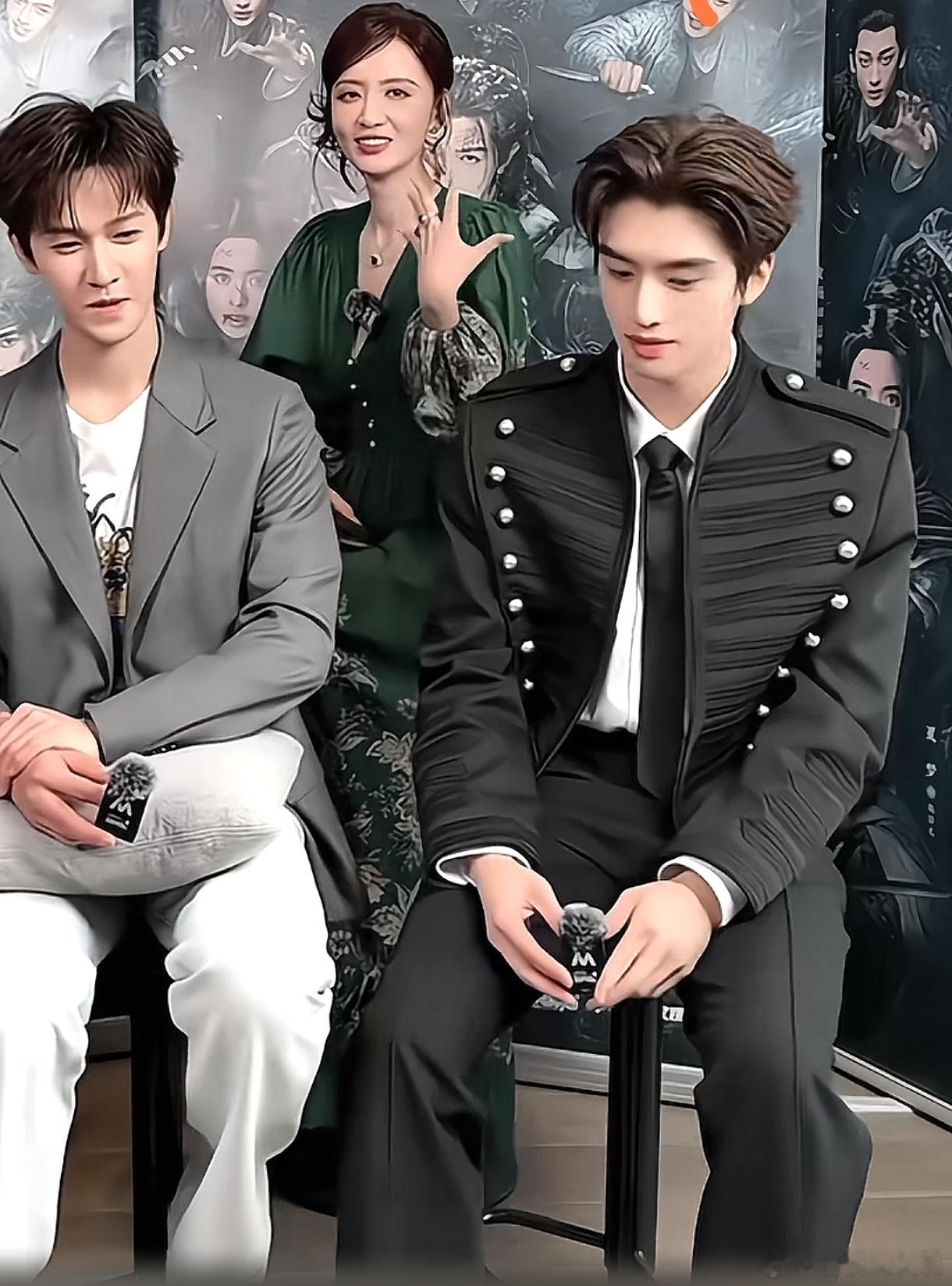 张萌冰湖重生直播哭了制片人就不要那么多戏了，第一次看剧方强行按头嗑男主和男二CP