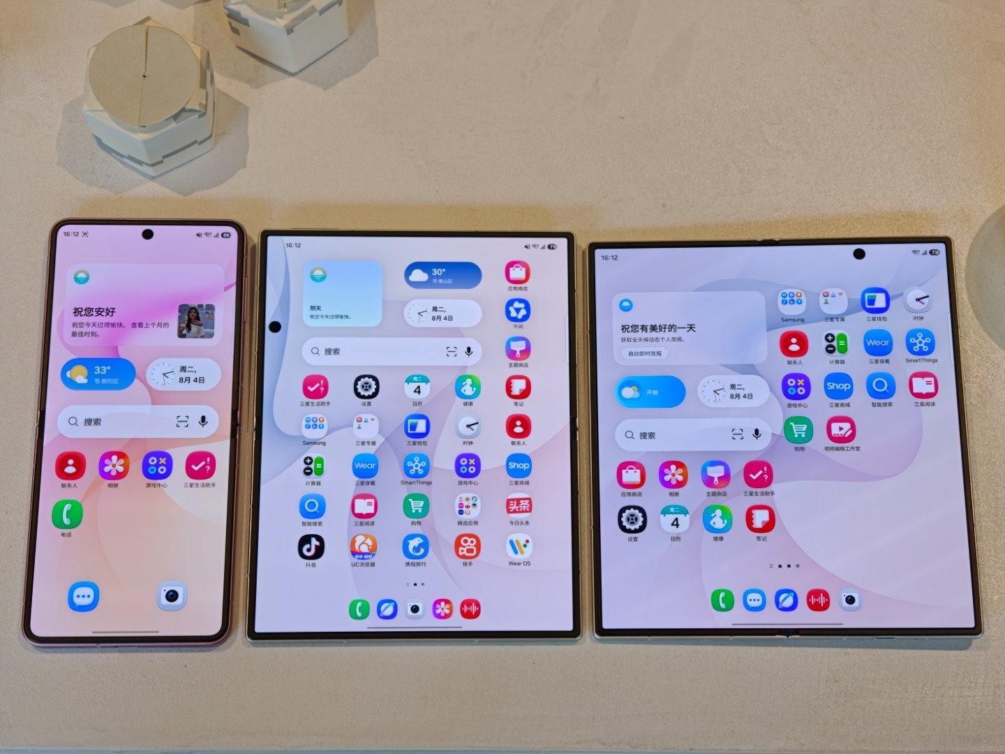 紫、白、黑3色的三星Galaxy Z Fold8，对星星星这种的方正设计毫无抵抗