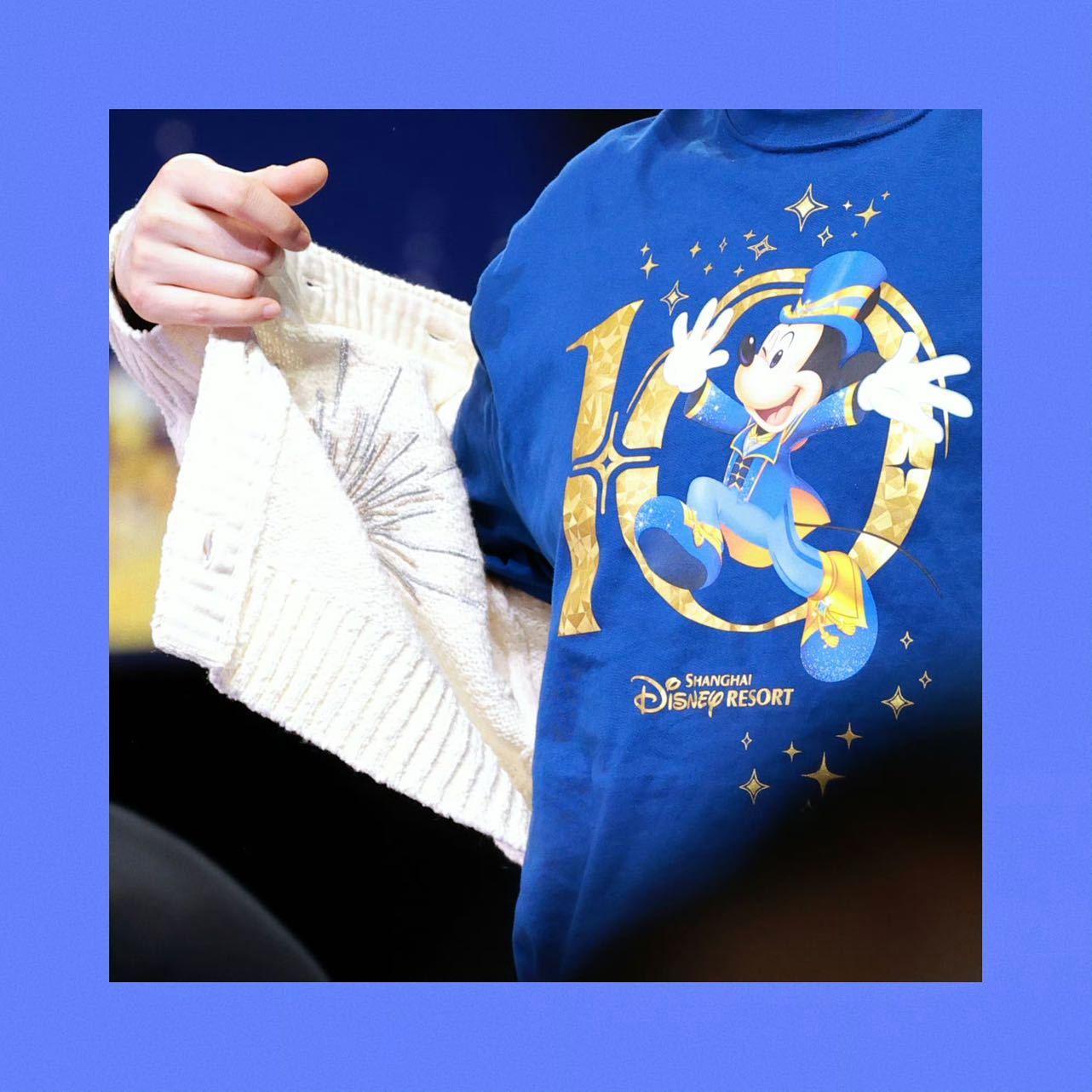 刘宇宁出席上海迪士尼生日庆典 钟楼惊现童话小王子，压轴出场即巅峰。元气小咪在世界