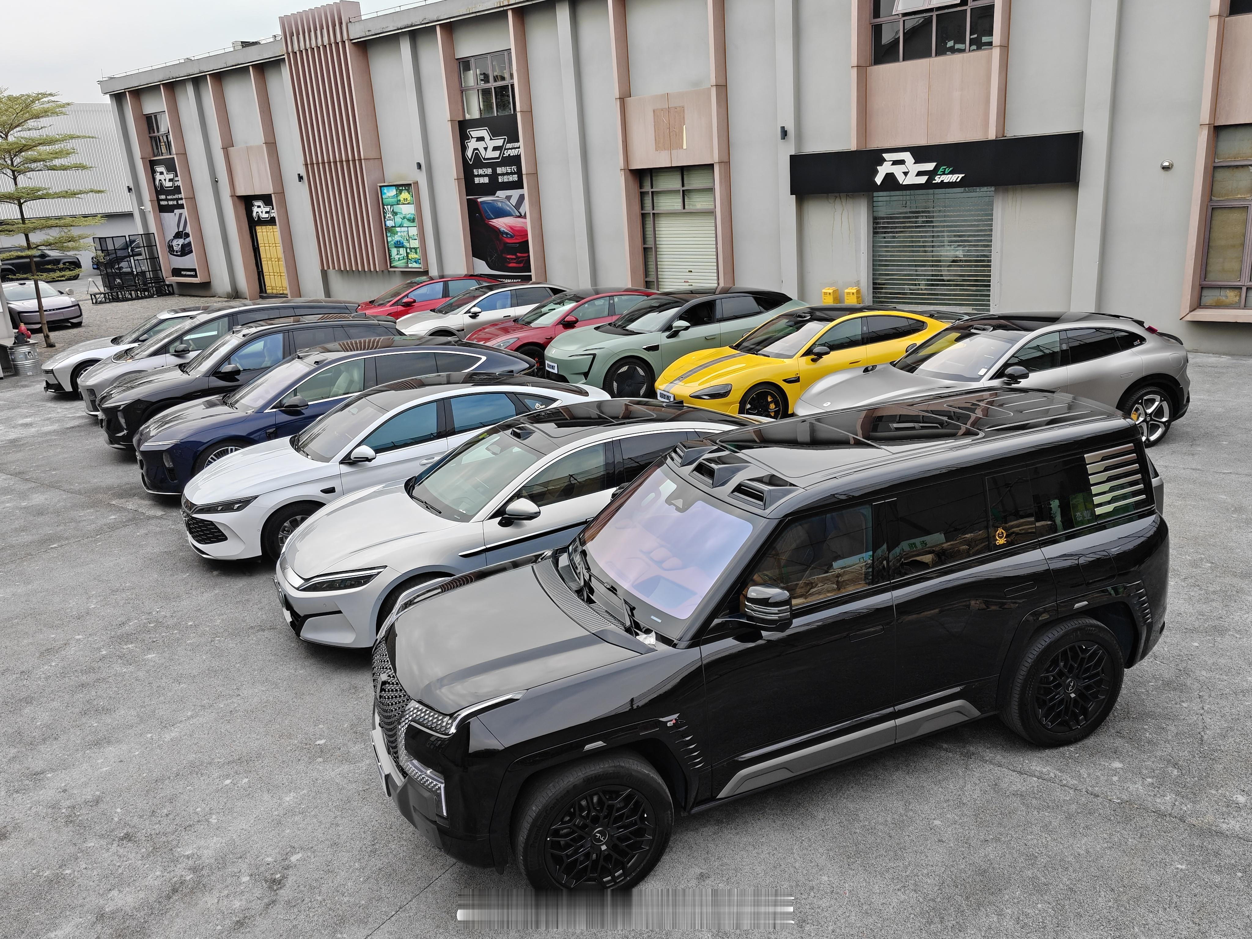 公司说最近买车花了500w，我还不信，结果轻松集结了超过十台车：byd天神之眼a