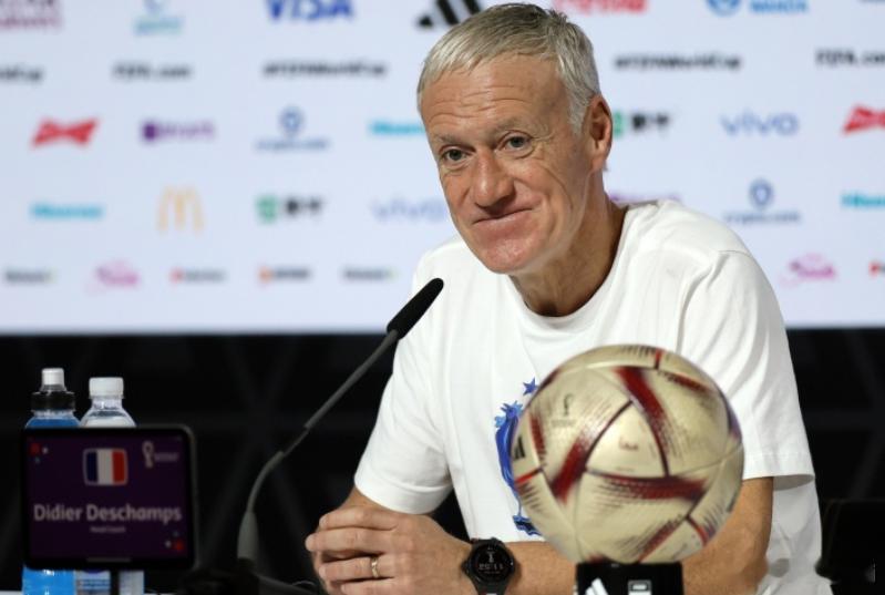 法国主帅德尚接受了Telefoot的采访，期间他确认与沙特联赛的俱乐部有接触，并