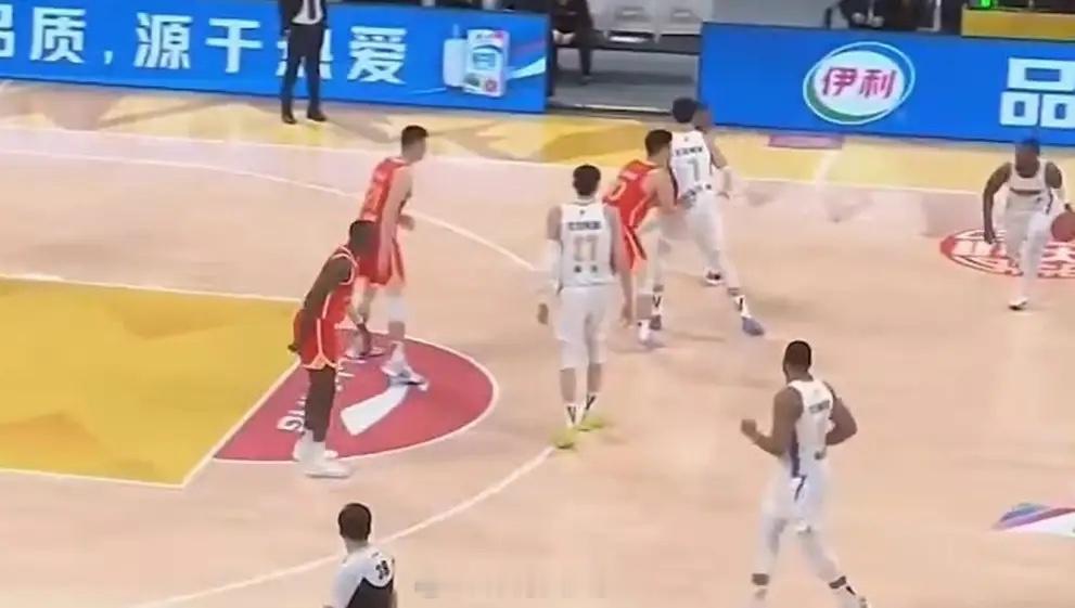 cba 超越郭艾伦！孙铭徽13+11总助攻历史第三 广厦双杀北京夺8连胜广厦男篮