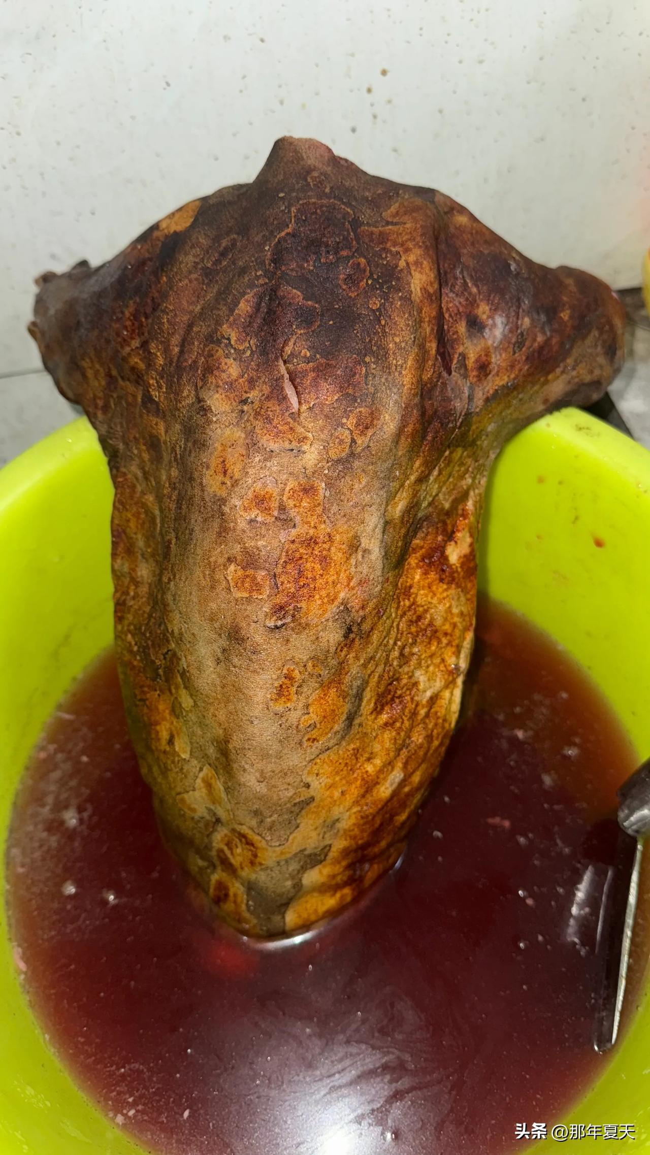 清明节吃狗肉清明节有着诸多老规矩，扫墓前三天不吃狗肉便是其中一条。这里面说不定有