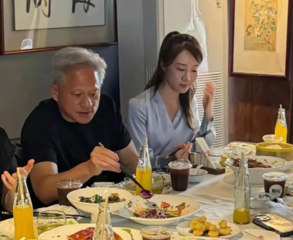黄仁勋身边的女助理，才是英伟达被严重低估的隐形大佬！英伟达副总裁换了一茬又一茬，