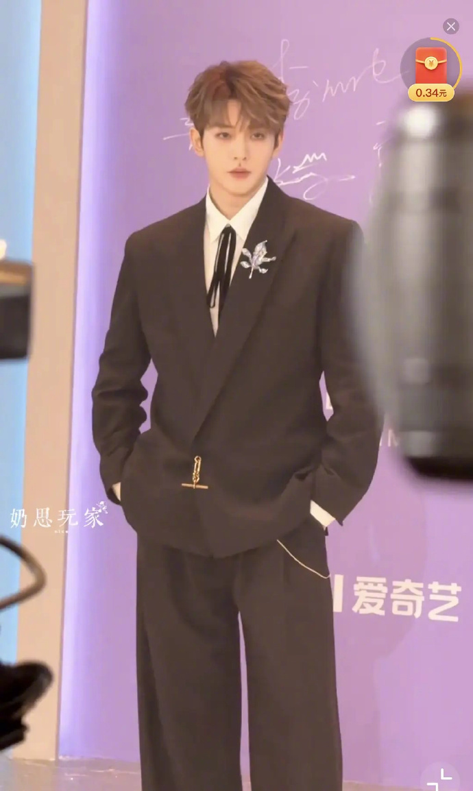 邓为终于营业了，他这颜值状态如何？ 