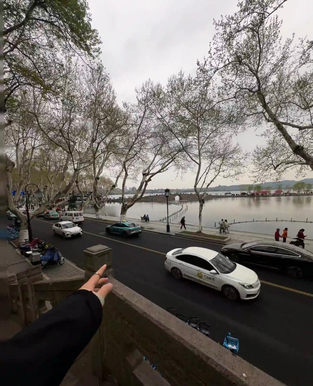 燃油车会不会被电车取代？

城里开电车确实香，充电便宜还安静，尤其堵车时省得频繁