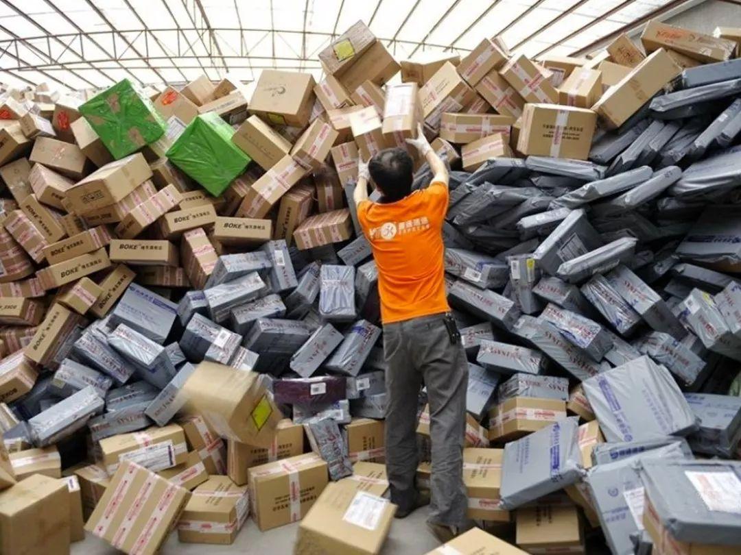现在网购有多方便？江浙沪基本隔天到货，三四线城市当天就能派送。但放在十几年前，就