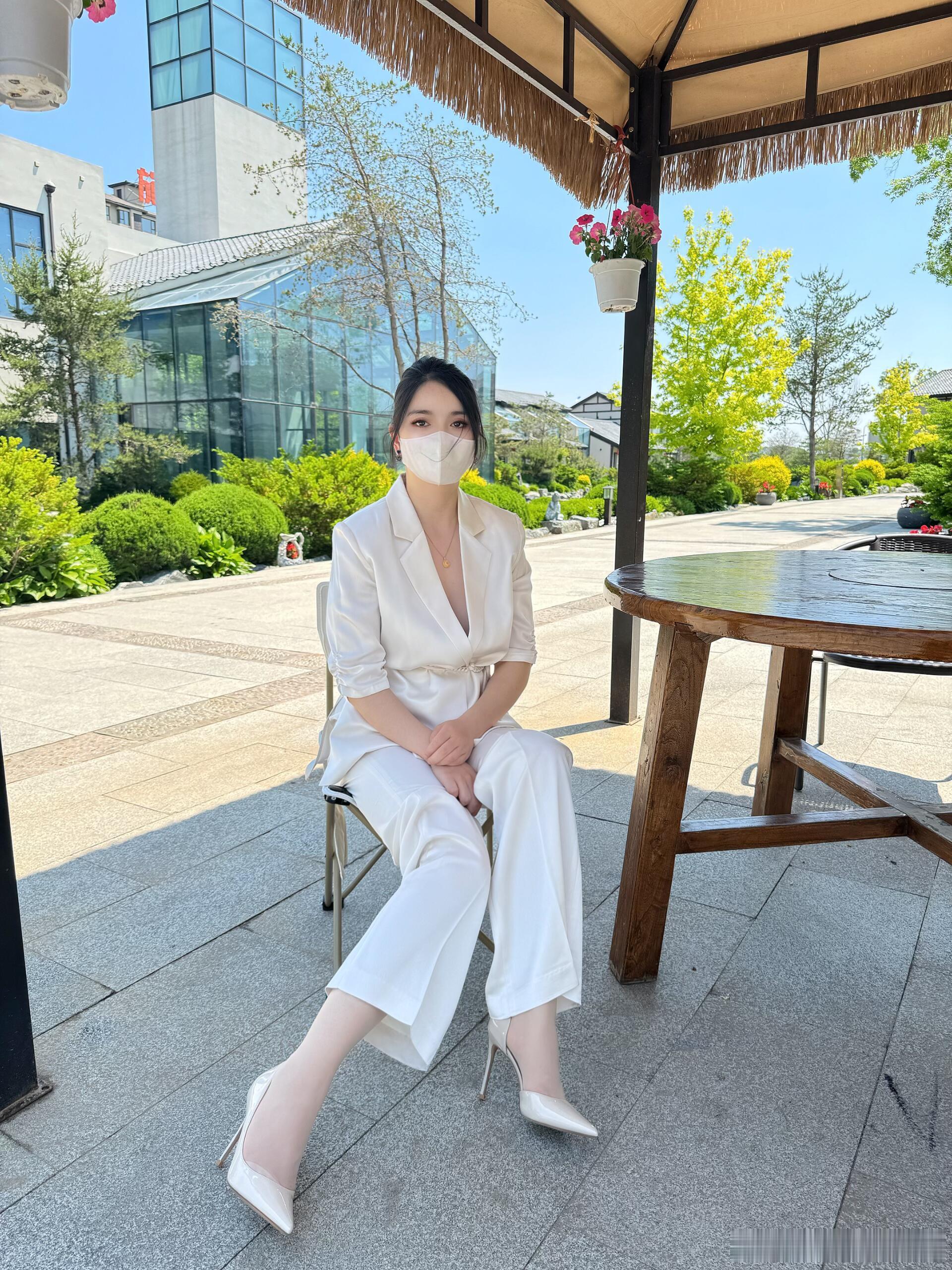 街拍 职业女性绘梦长廊