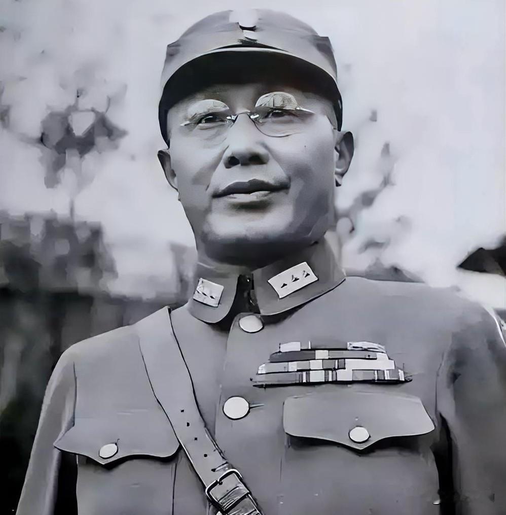 1927年，上海十六铺码头，一桩往事埋下了蒋介石与何应钦长达四十八年的恩怨。
 
