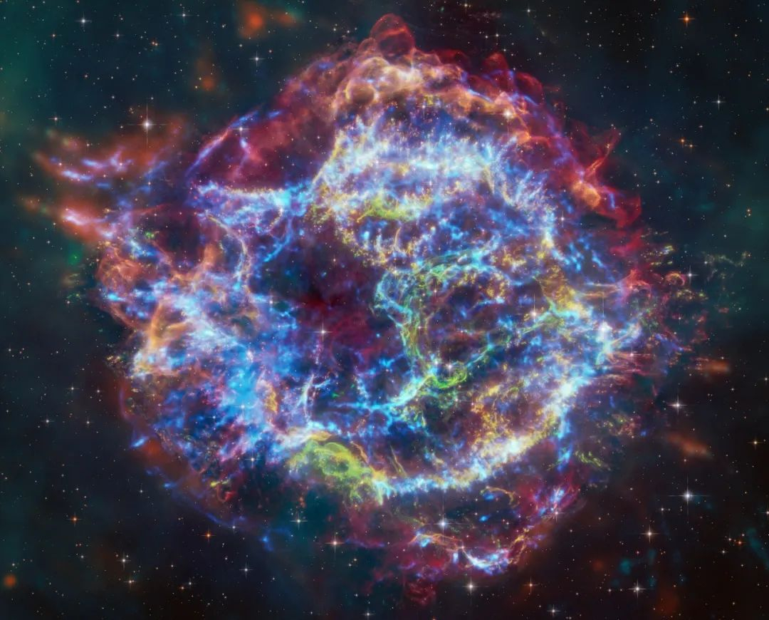 图为星云中的“绿色怪兽”，它是由爆炸星的冲击波撞击其周围物质形成的。详细分析发现