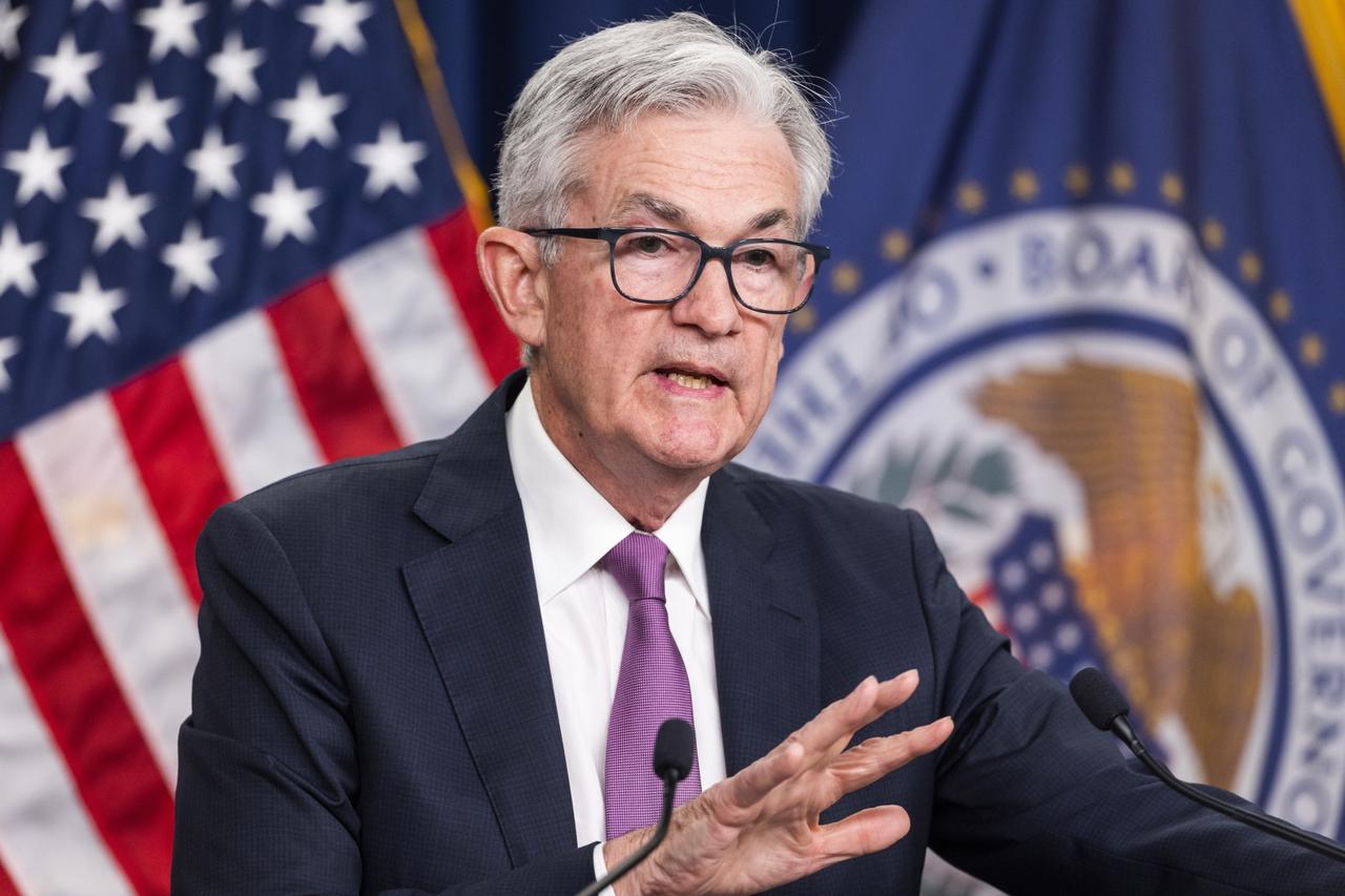 鲍威尔拒降息、沃什挺降息，
黄金为啥反而大跌？
这逻辑你看懂了吗？


黄金跌得