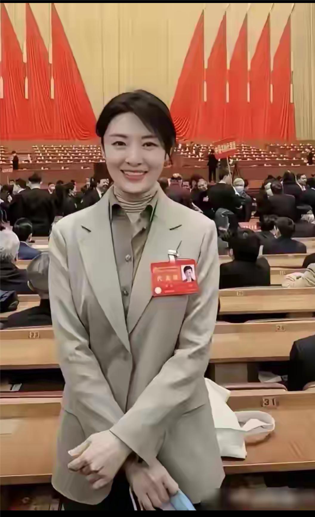 有谁认识这位，看了多遍都没看出这是谁。