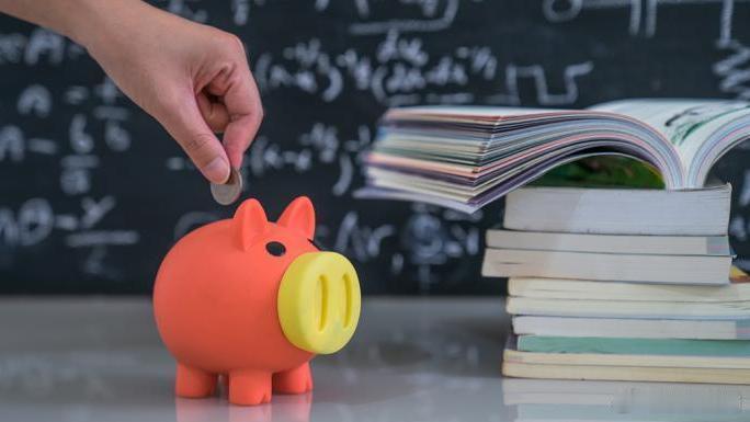 【 多所高校呼吁合理利用奖助学金 ：有的将外出旅游列为不必要开支】 有高校将请客