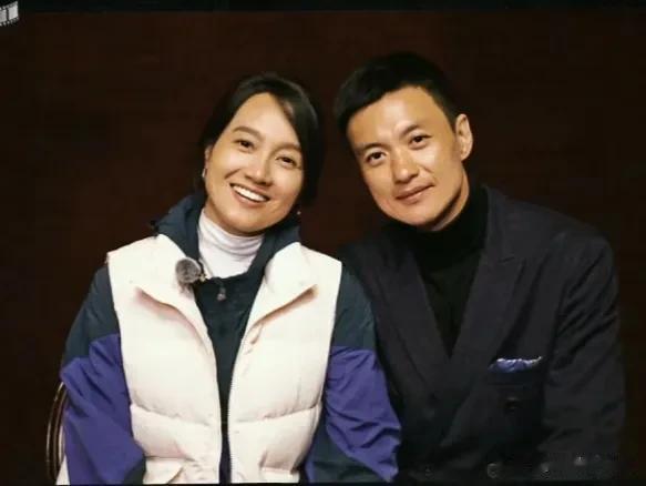 单看照片，是不也能看出他俩的婚姻状态？#朱丹# #周一围#