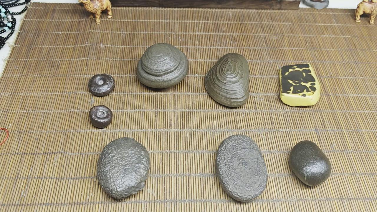 🎉各位老师好啊，今天我要给大家介绍一种非常特别的石头，它叫做JS的作文泥石。