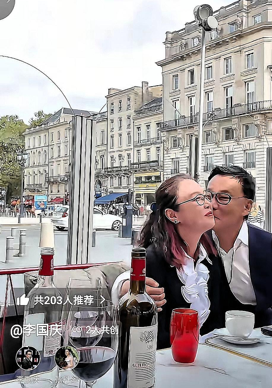 在老一辈的创业者中
我不佩服力挽狂澜的俞敏洪
也不佩服崇尚单身的张朝阳
我只佩服