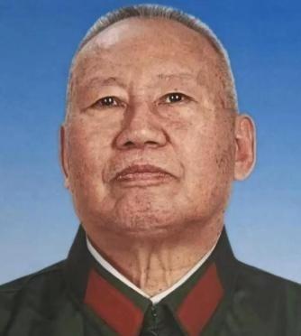 1978年，原空军副司令张积慧被撤职。被关了两年后，转业的他，到成都420厂当副