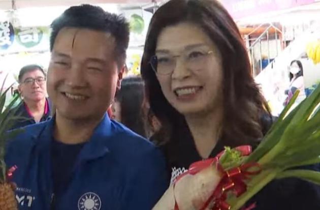 国民党台北市议员杨植斗今（2）日邀请国民党主席郑丽文前往文山区木栅市场扫街拜票，