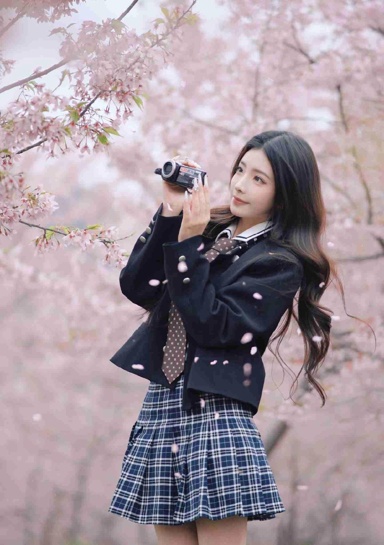 我的今日状态：😁轻松愉快
我这里的天气：☀️晴天