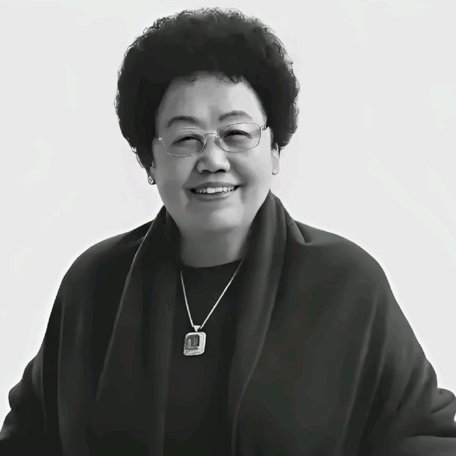 今天陈丽华的追悼会，最让人意外的，不是下雨还去了很多人，而是当年远行取经的几个人