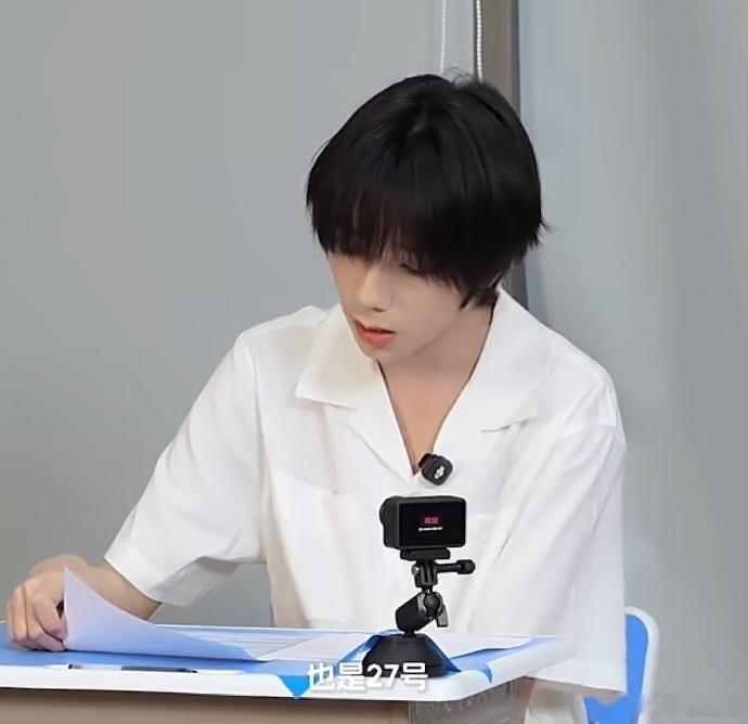 王橹杰TF家族运动会号码还是27号王橹杰还是27号不变号码不变朝气蓬勃的赛场少年