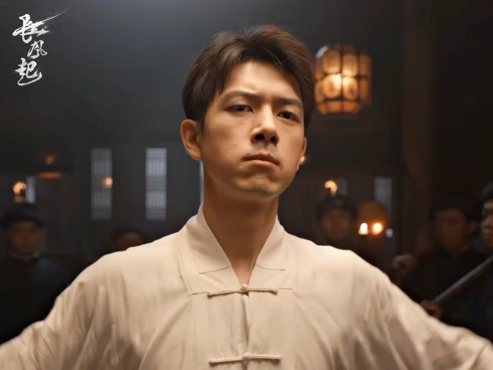 李现长风起半裸镜头李现李一桐新剧上演民国版狼人杀《长风起》未播热度居高不下，李现