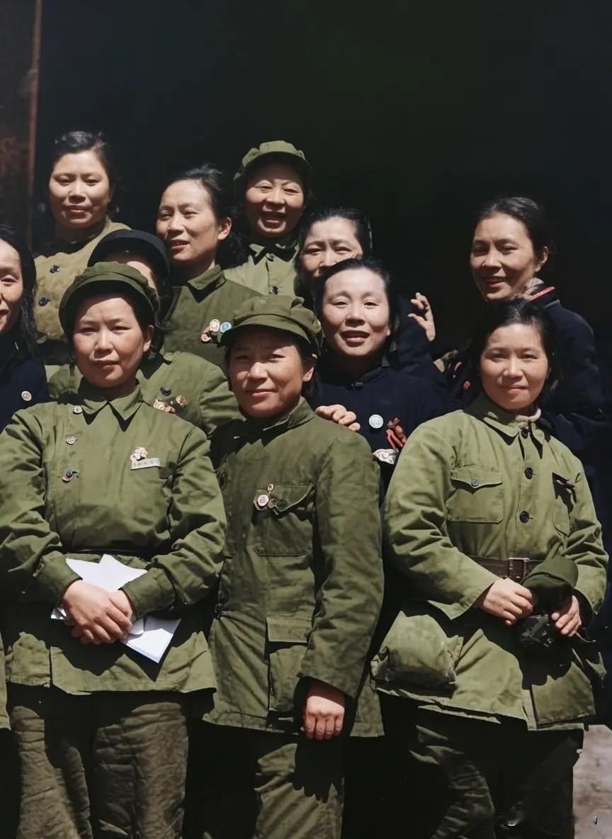 1949年部分长征女兵合影！伟大的女性们
长征老前辈 井冈山女红军 红军第一美女